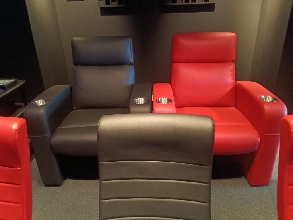 映画初日配布品　イデオン　コスモ　椅子背景付 ホームシアターファクトリー仙台】ホームシアターファクトリー商品紹介